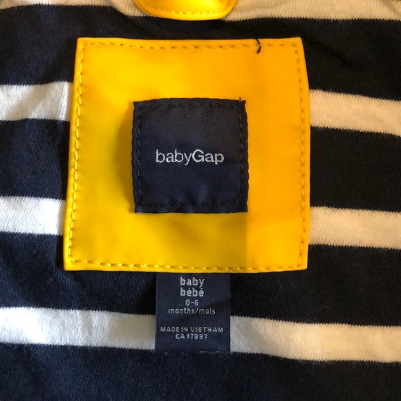 Jersey Lined Baby Gap Raincoat size 0-6 months - Picture 3 of 5